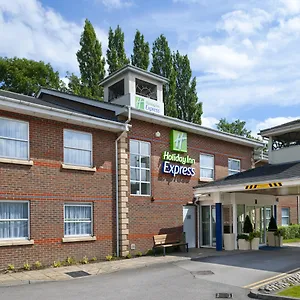 holiday-inn-express-leeds-east.yorkshirehotels.net/