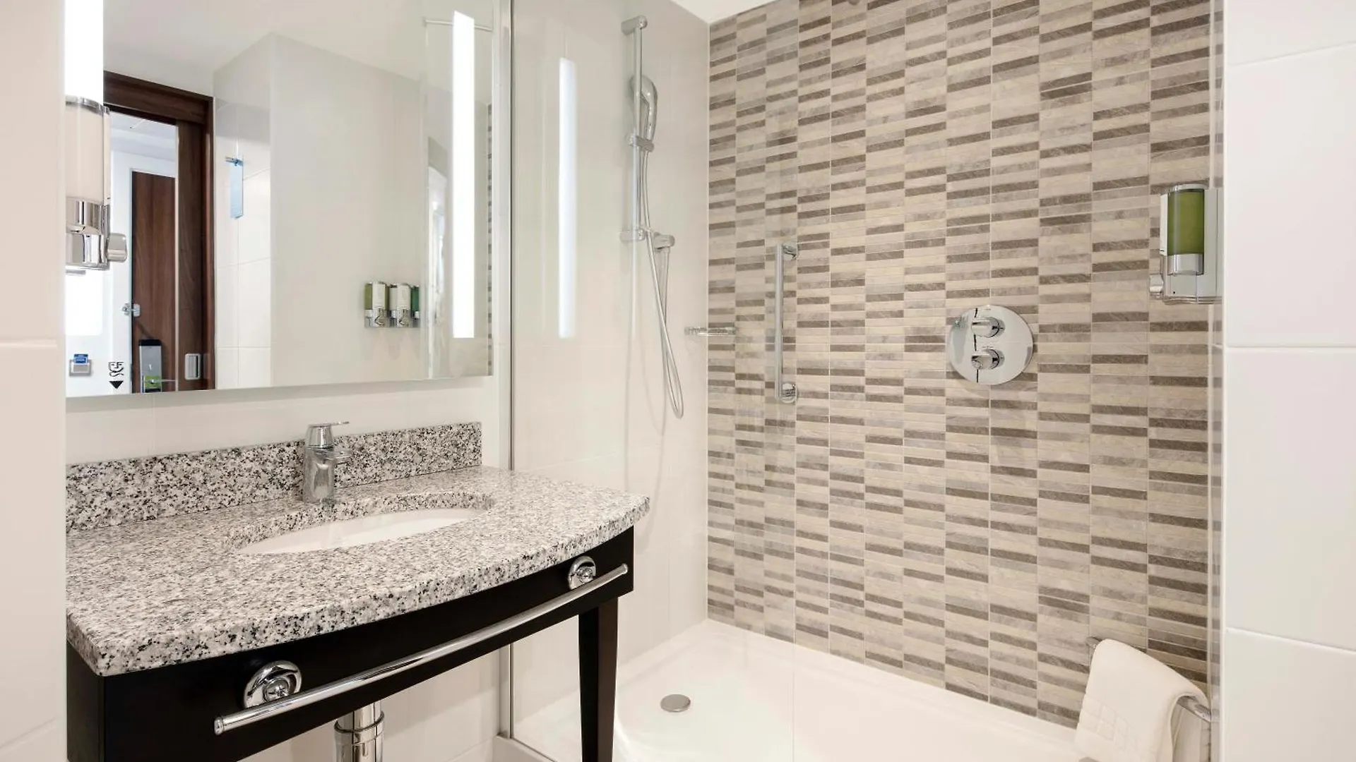 Hampton By Hilton London Stansted Airport Hotel Stansted Mountfitchet 3*,  United Kingdom